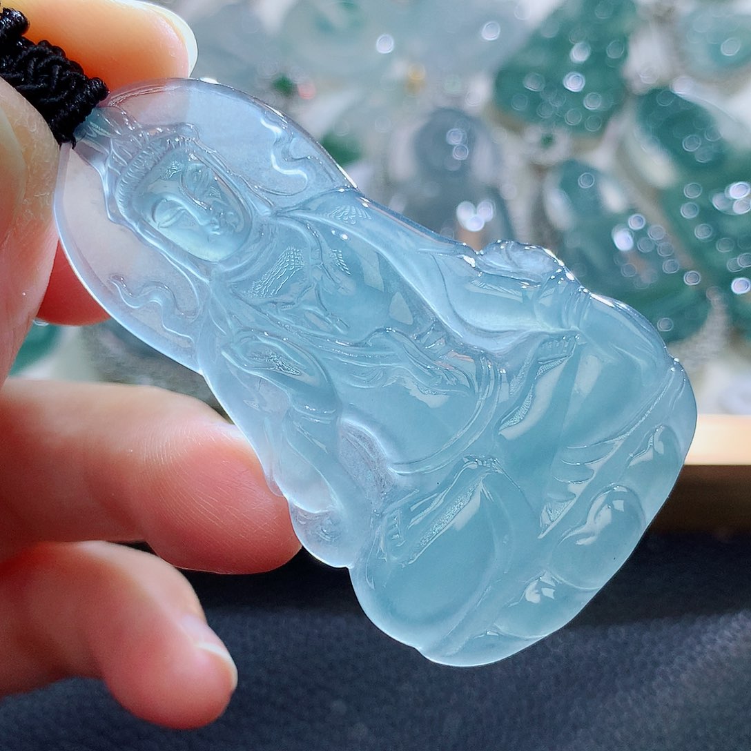 翡翠挂件未镶嵌翡翠