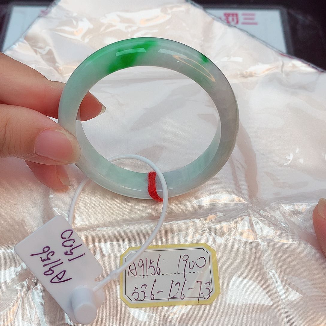 翡翠手镯未镶嵌缅甸翡翠