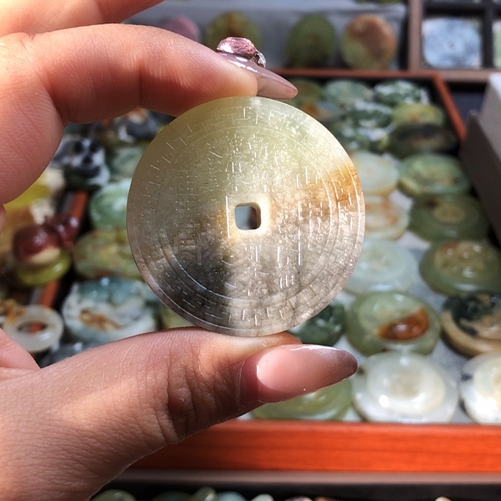 蛇纹石玉未镶嵌岫玉吊坠