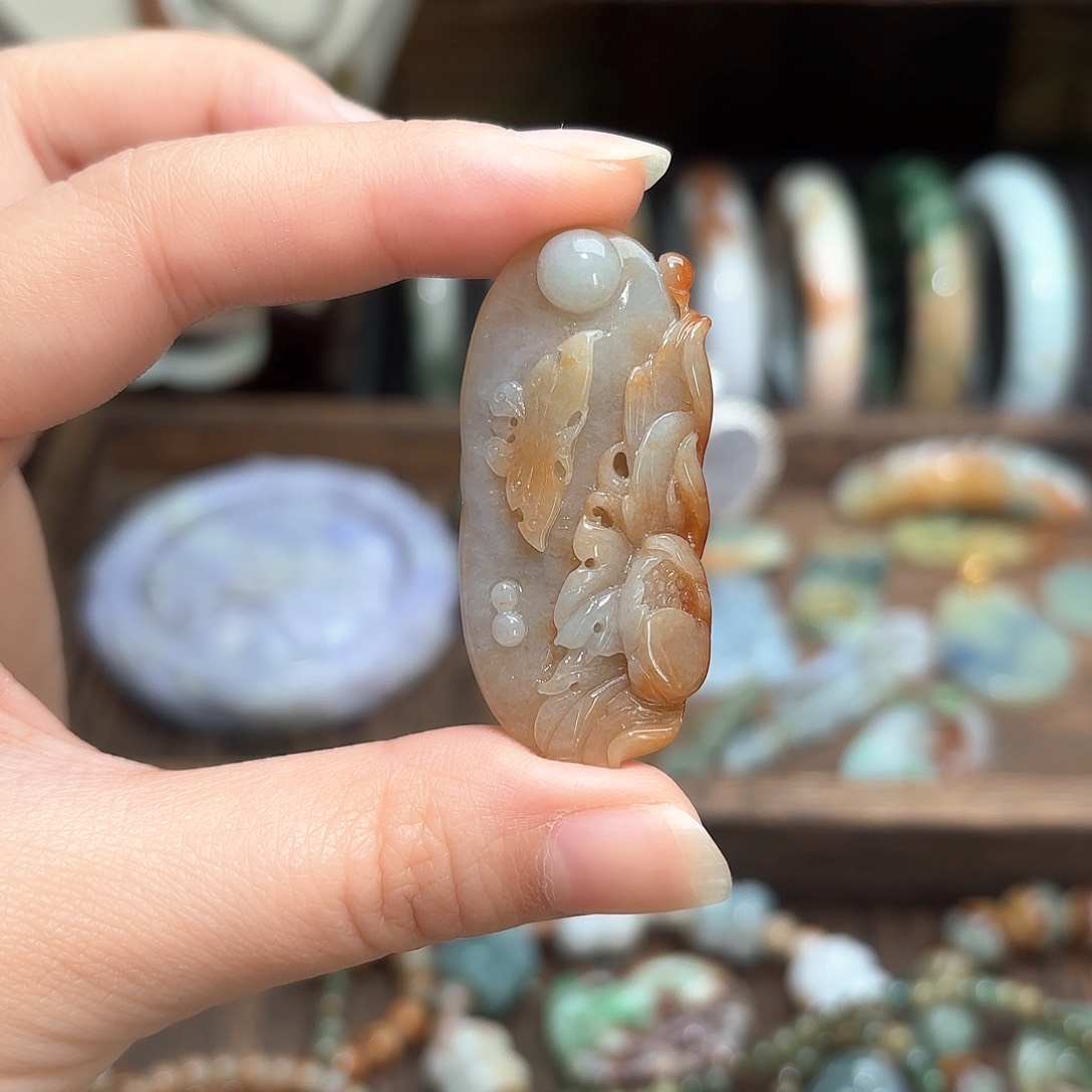 翡翠合金颈饰红翡蝶恋花