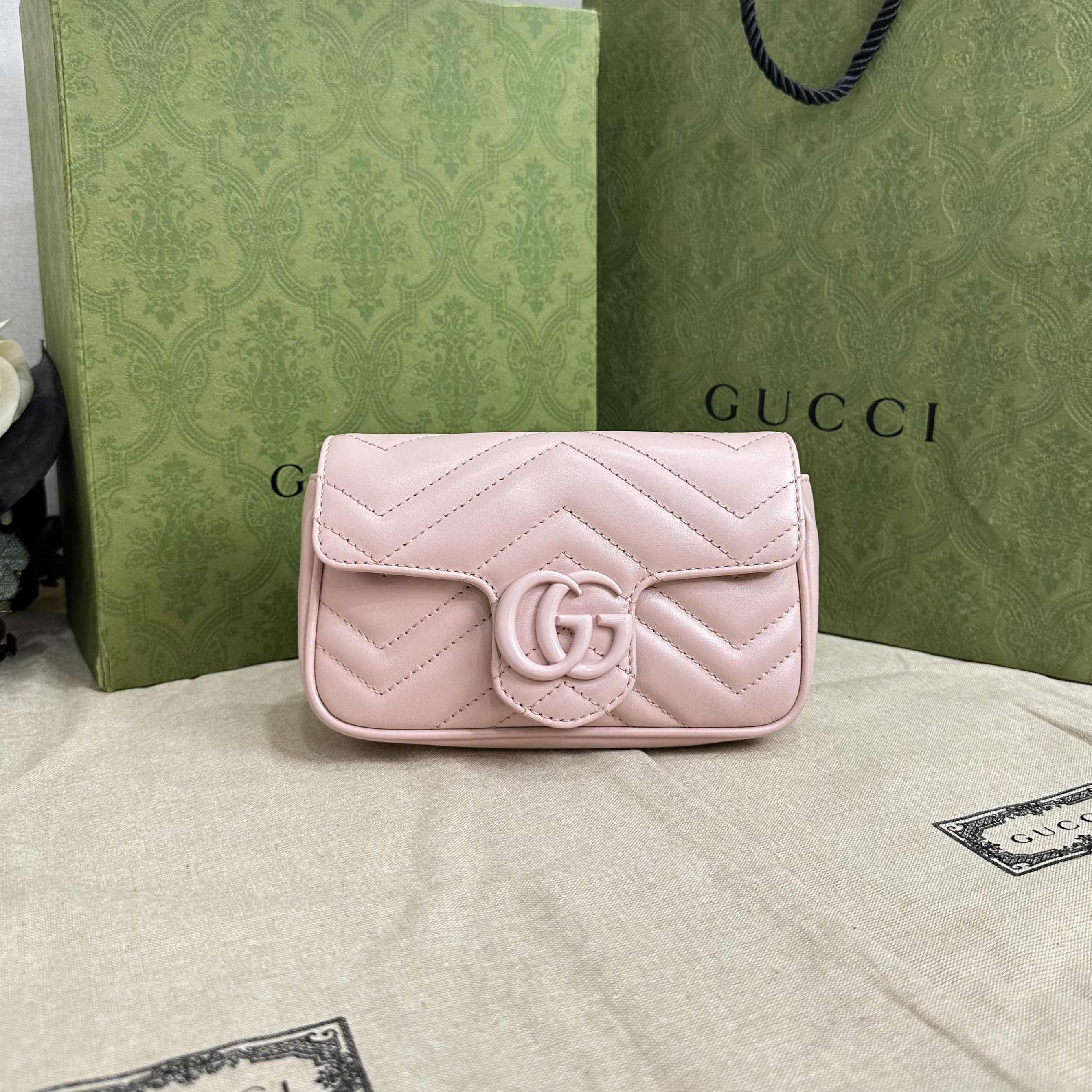 未使用 GUCCI/古驰 壹所/马蒙mini/粉标斜挎包/全新