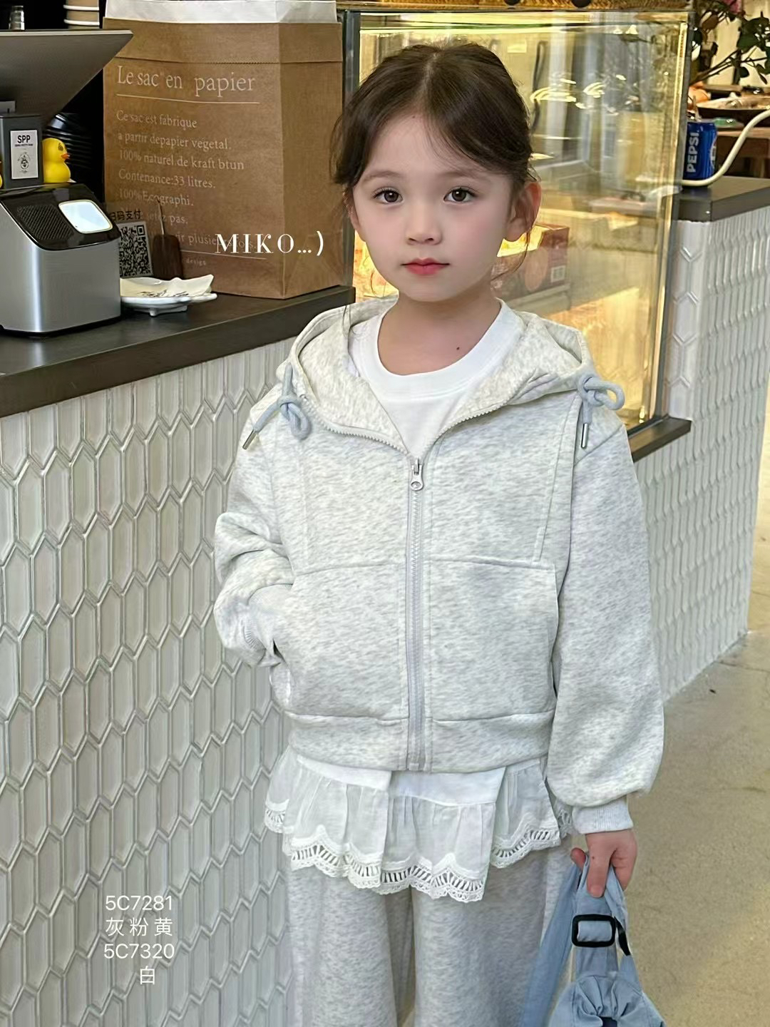 灰色休闲时尚套装