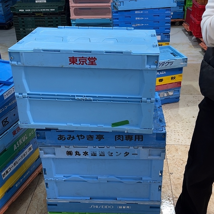 诗***游厚款家用五金工具箱一个带盖