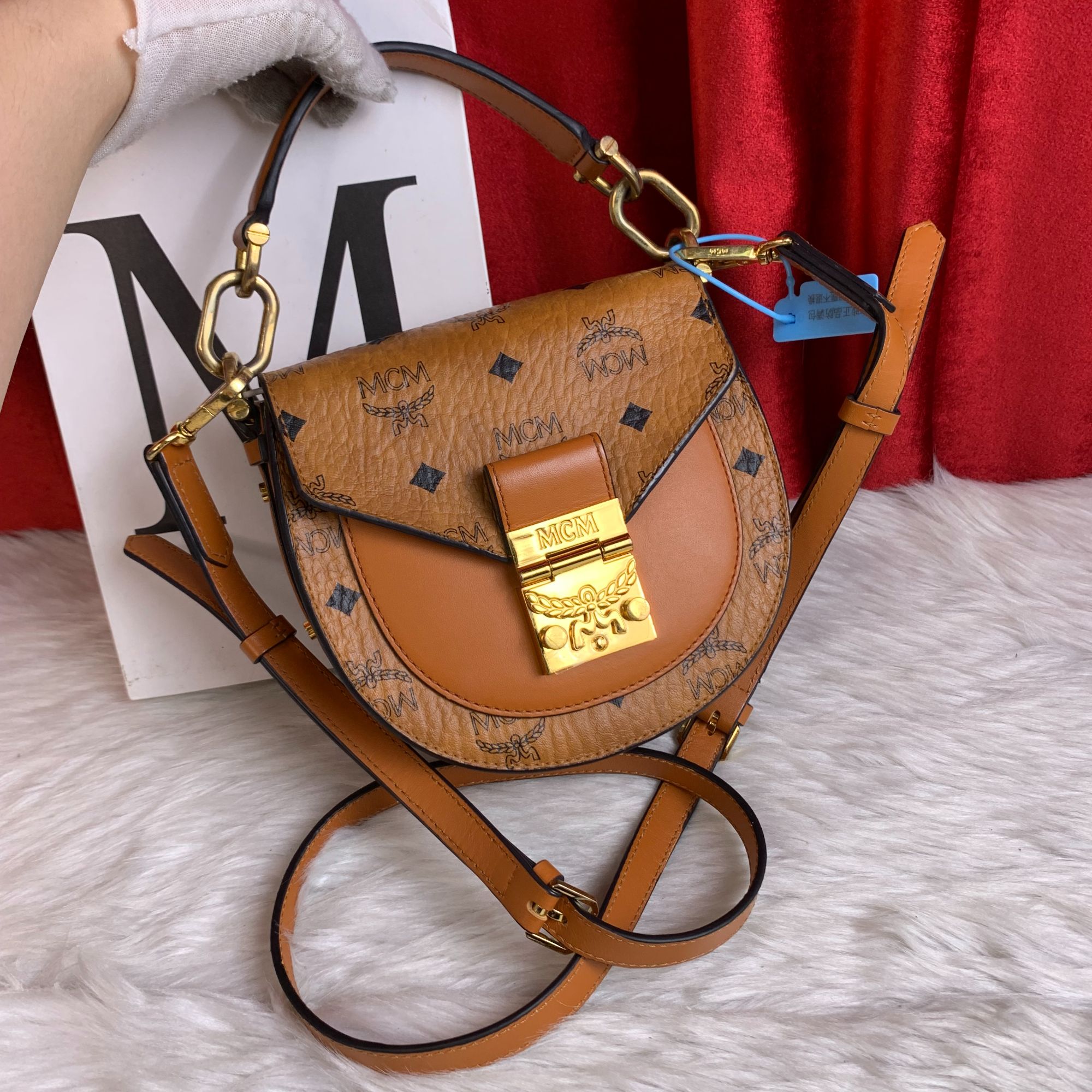 95新 MCM 干邑色盾牌包/AR09820022/0022