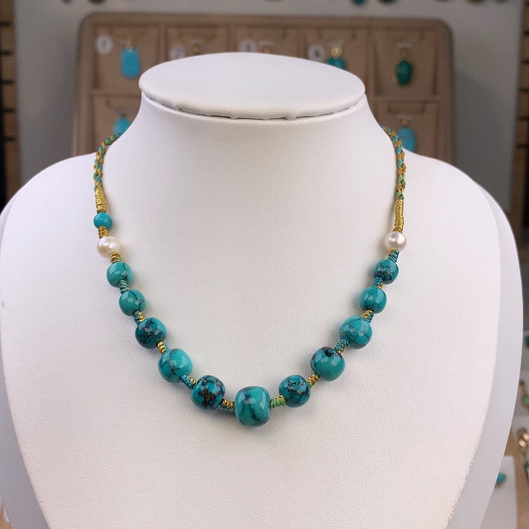 绿松石未镶嵌颈饰