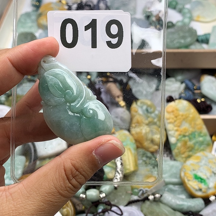 翡翠颈饰未镶嵌随**过翡翠