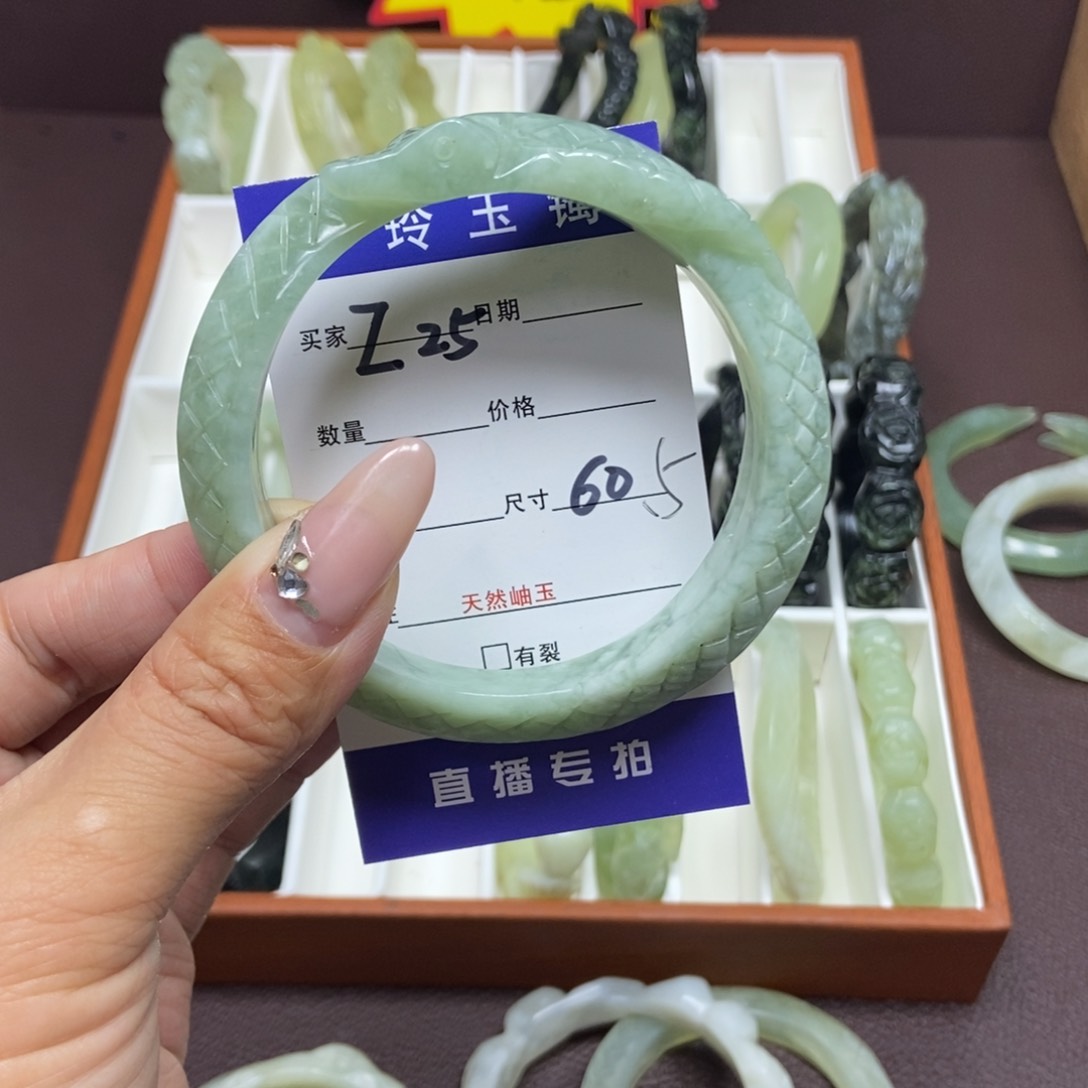 蛇纹石玉手镯未镶嵌