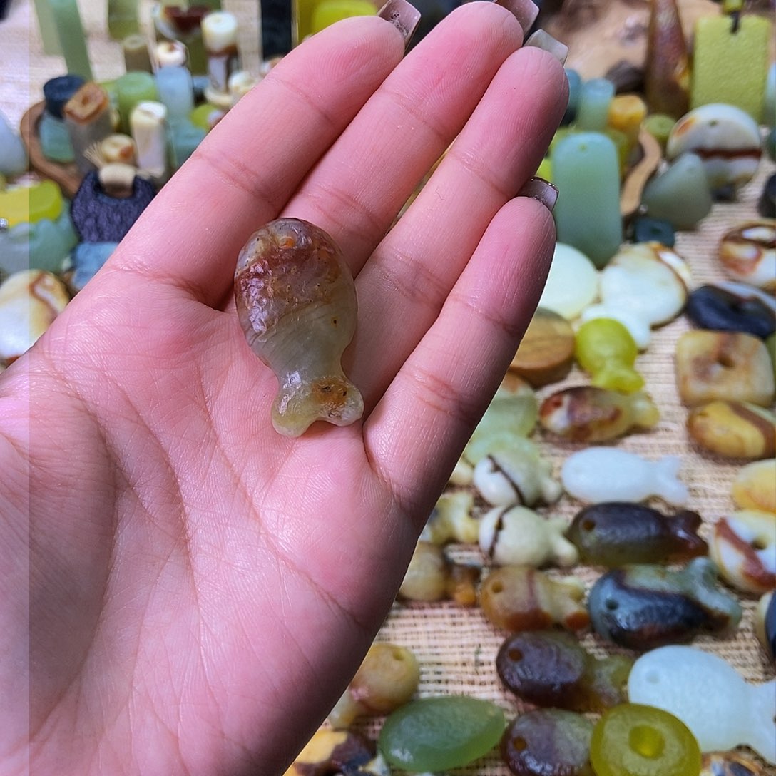 未镶嵌蛇纹石玉挂件坠*