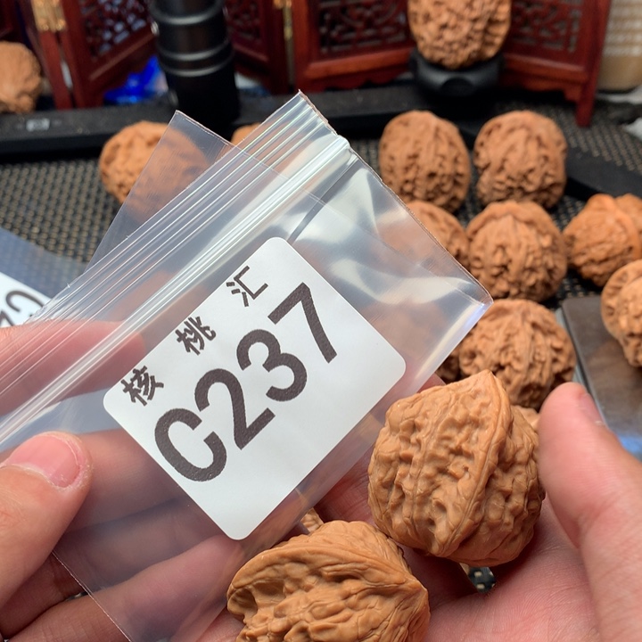 文玩核桃吊坠玖月