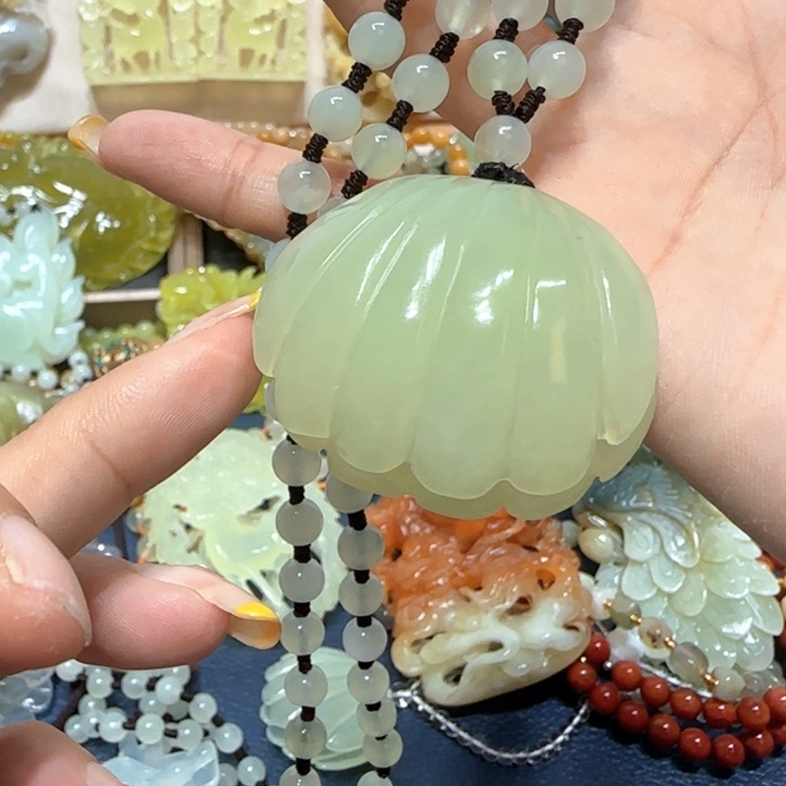 未镶嵌蛇纹石玉吊坠