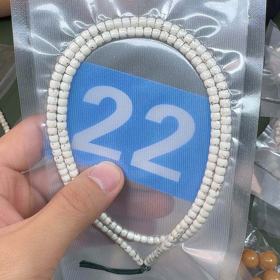 星月菩提吊坠54脖挂大留白。  22