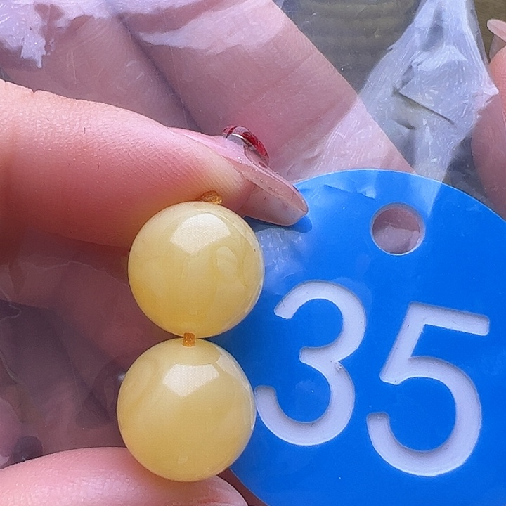蜜蜡裸石未镶嵌11.5mm鸡油黄圆珠