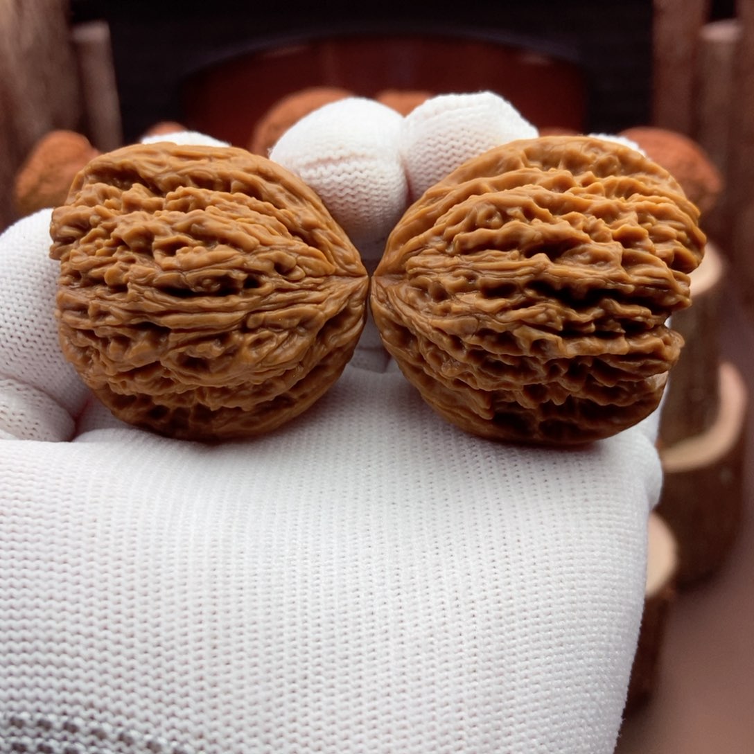 文玩核桃吊坠拉丝天使大凹39.37.39.43.3克