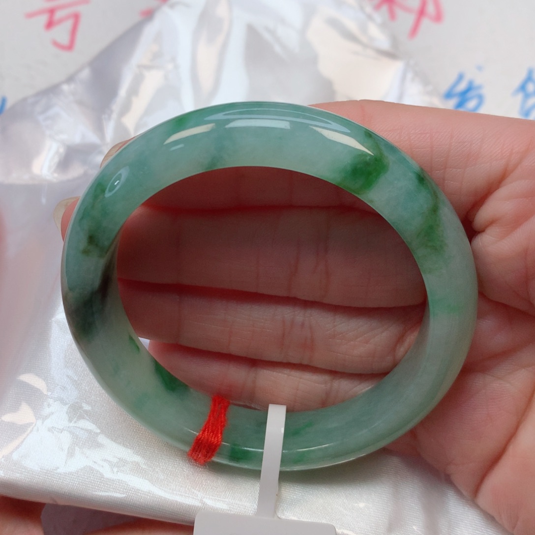翡翠手镯未镶嵌53圈 绿底飘海藻绿花 特色镯
