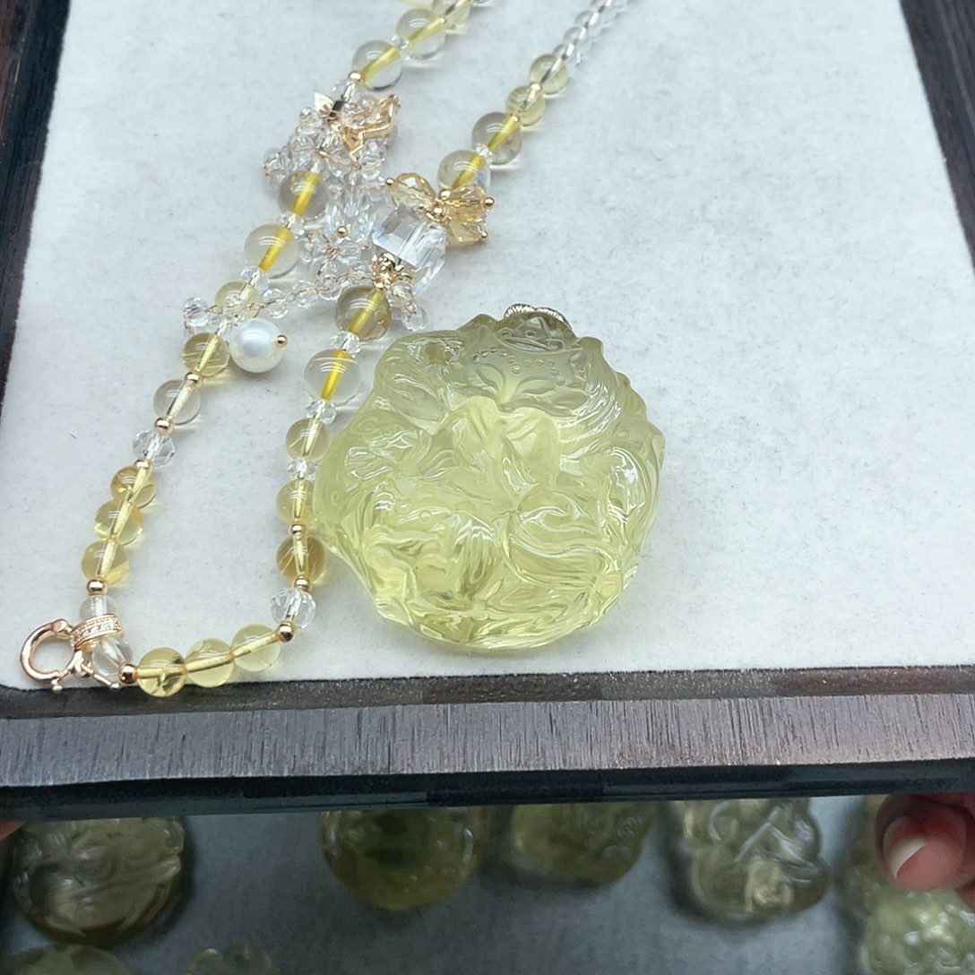 水晶吊坠(不含链)未镶嵌酱**花