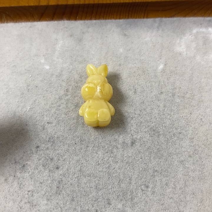 蜜蜡裸石未镶嵌吊坠