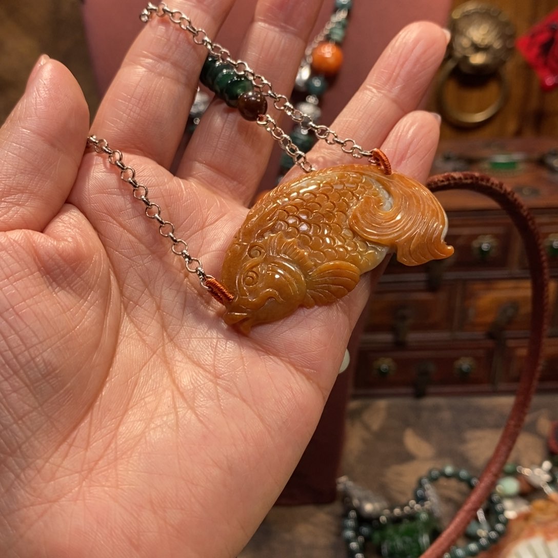 翡翠吊坠(赠链)未镶嵌