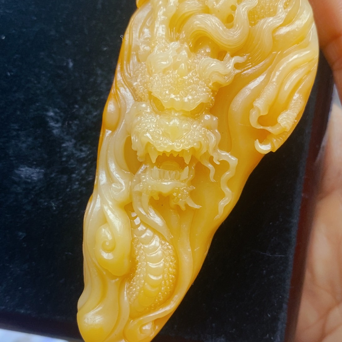 石英质玉（黄龙玉）未镶嵌颈饰