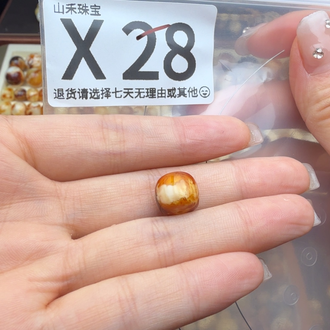 维***尼琥珀未镶嵌裸石蜜蜡