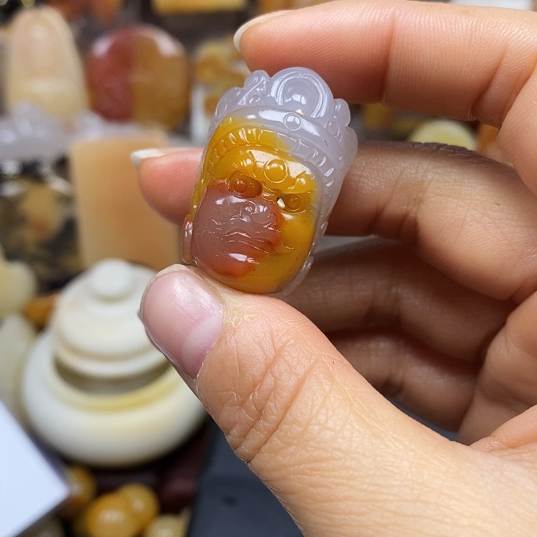 石英质玉（黄龙玉）颈饰未镶嵌