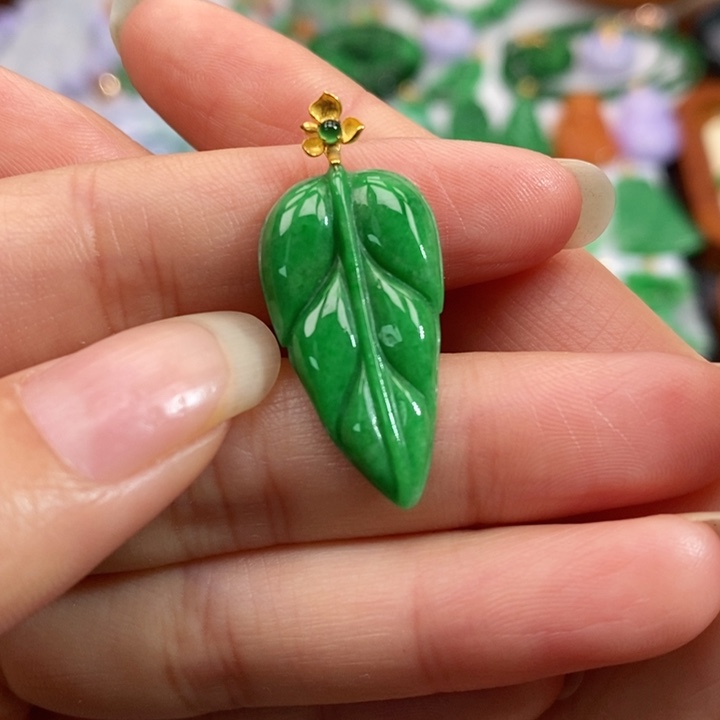 颈饰未镶嵌翡翠吊坠