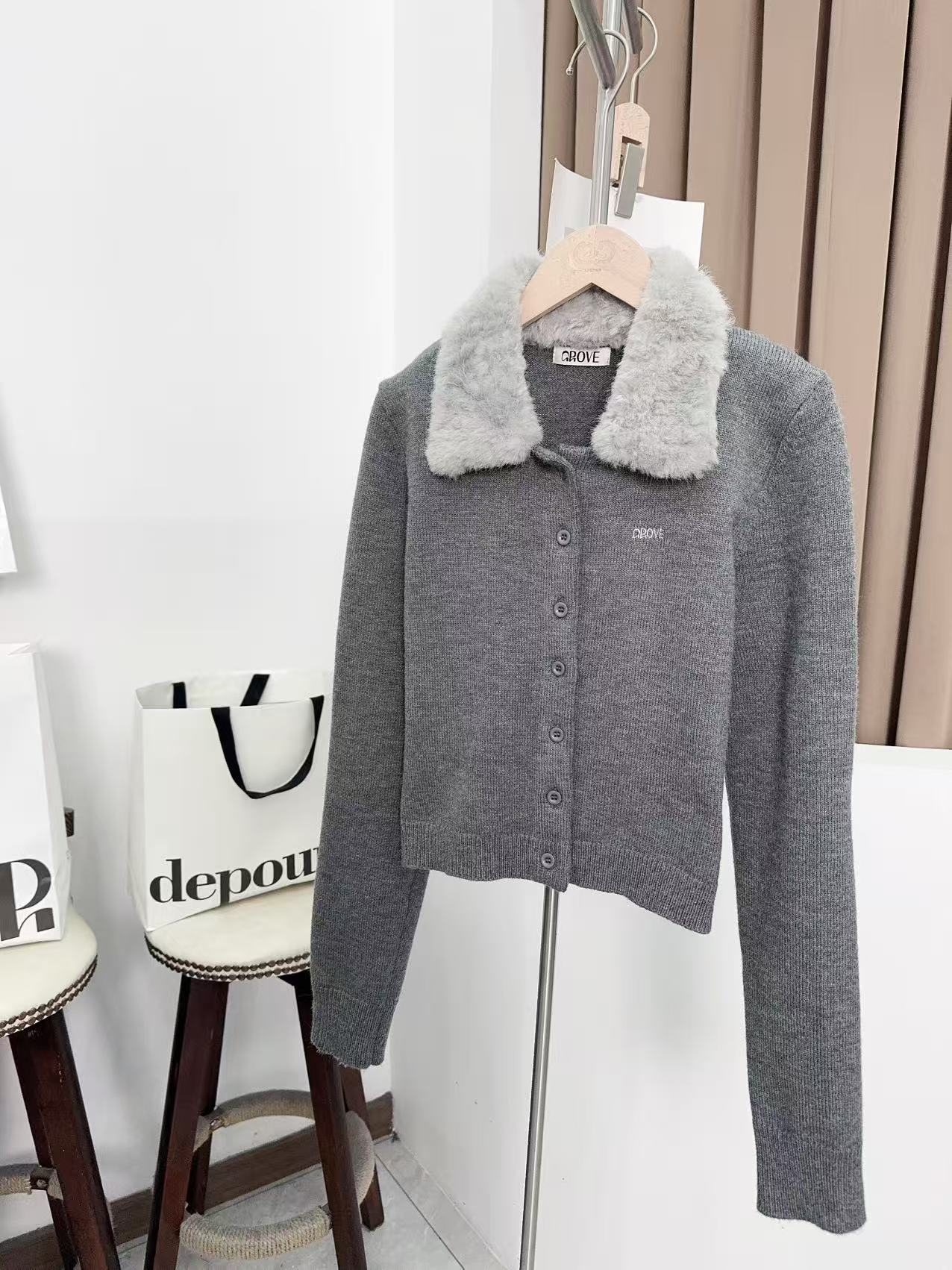 2025年秋冬毛毛领系扣开衫毛衣