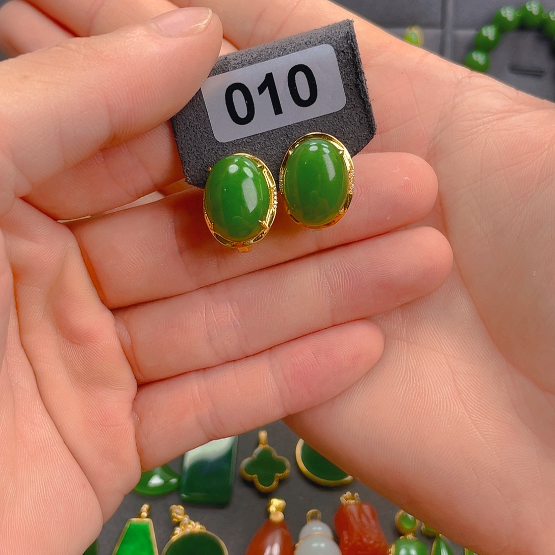 18K金镶嵌和田玉（碧玉）耳饰010