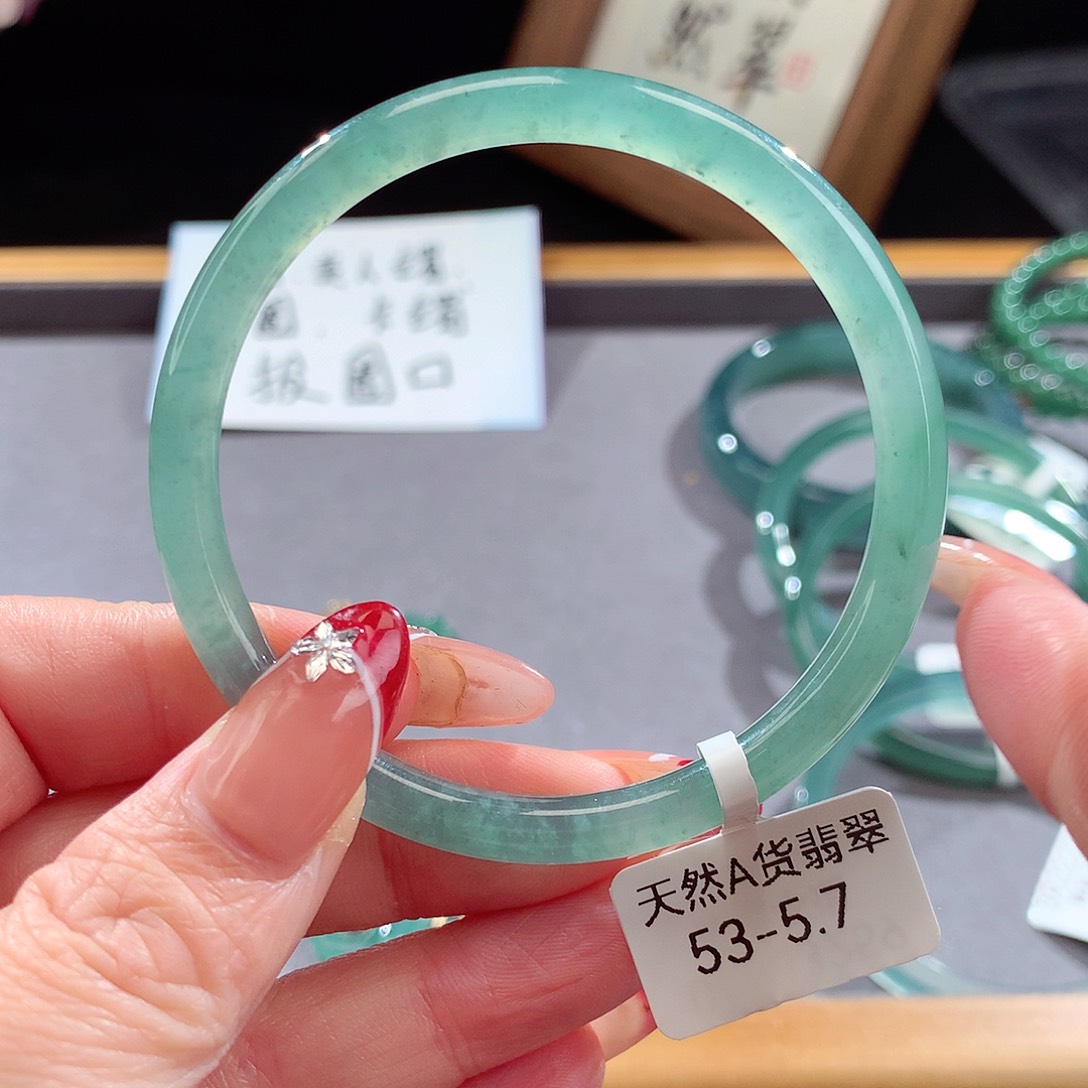 翡翠手镯（圆镯）未镶嵌