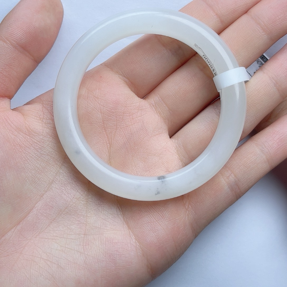 和田玉手镯52加圈口。k k未镶嵌