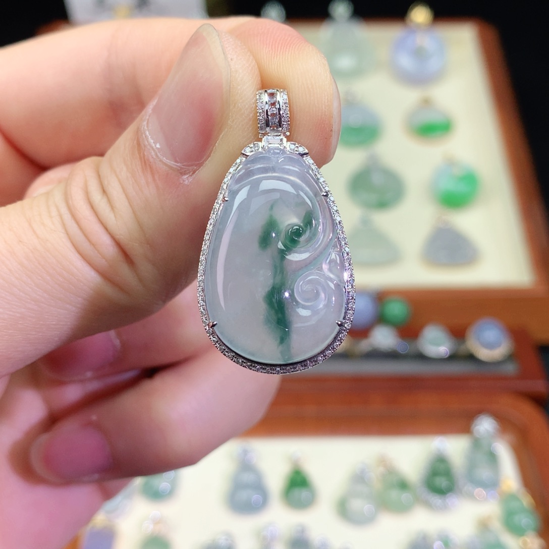 翡翠颈饰18K金镶嵌天然a货翡翠吊坠