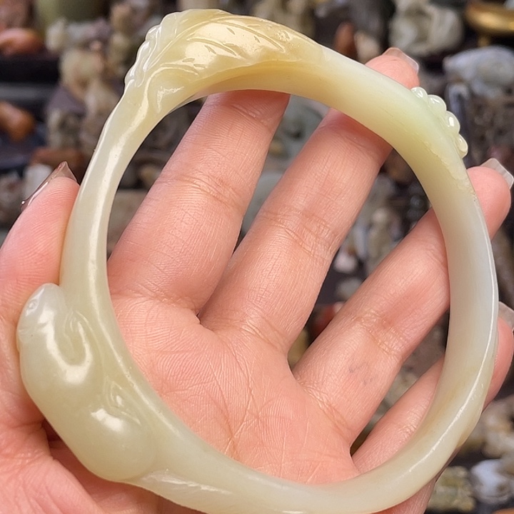 古***器和田玉未镶嵌颈饰