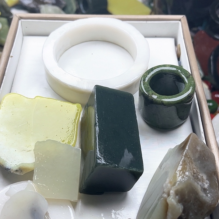 和田玉（糖玉）和田玉边角料9K金镶嵌@*