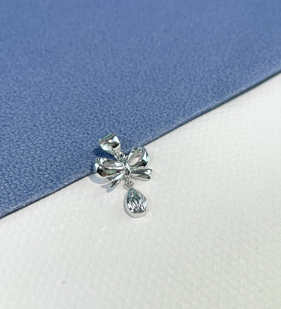 铂金pt950精品吊坠（在逃公主蝴蝶结）