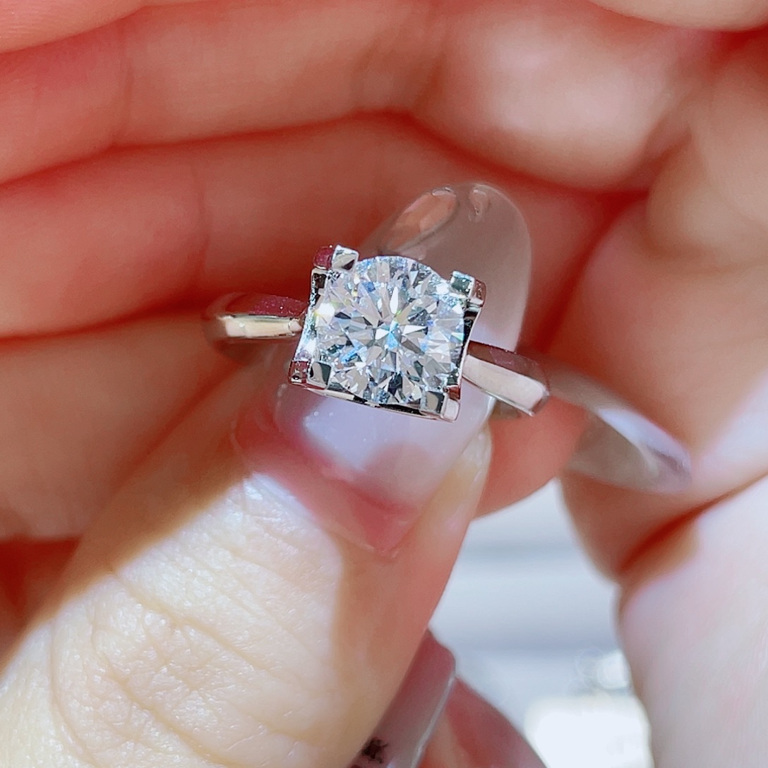 沾***鱼铂Pt950镶嵌实验室培育钻石1.5ct 牛头戒指 
