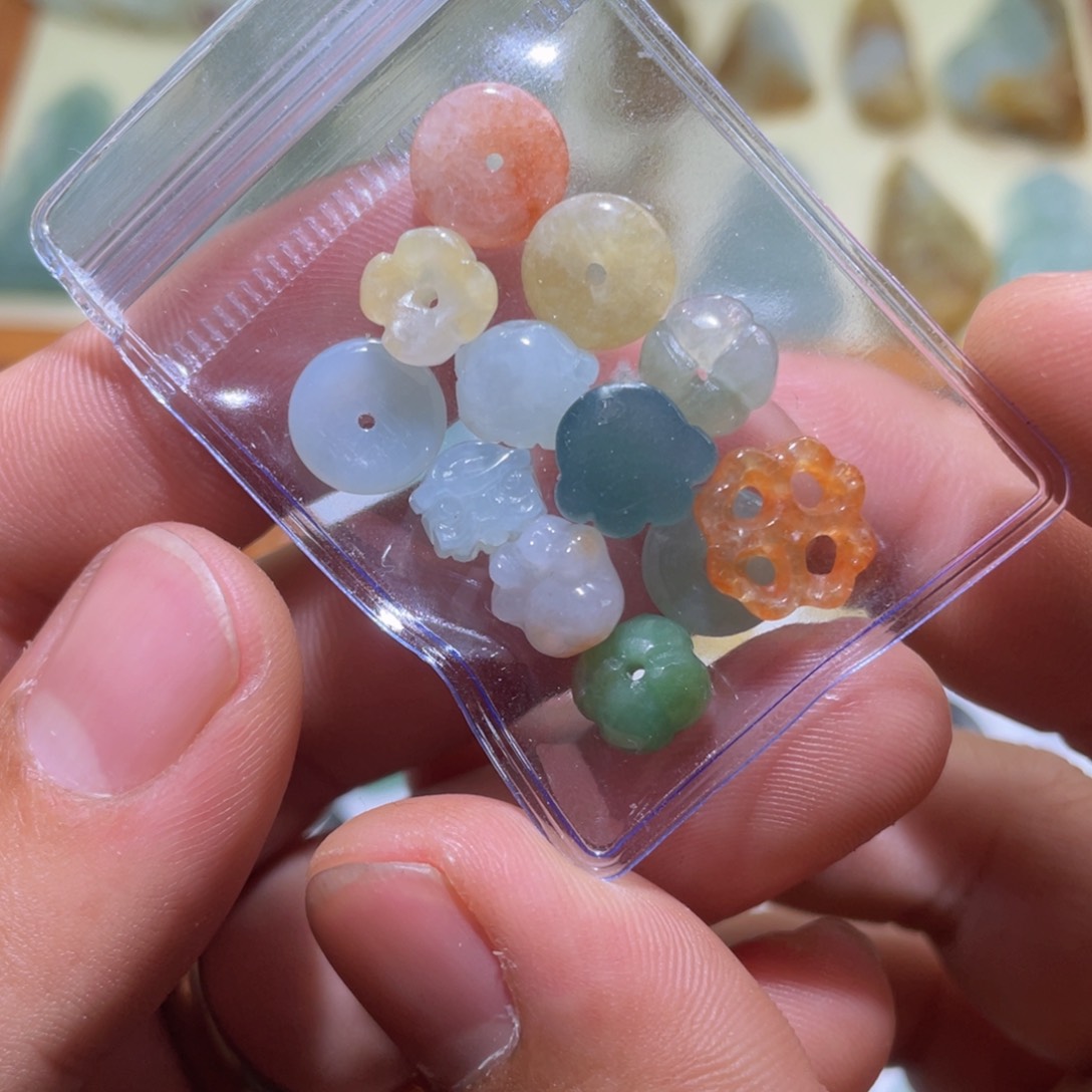 翡翠颈饰未镶嵌打包