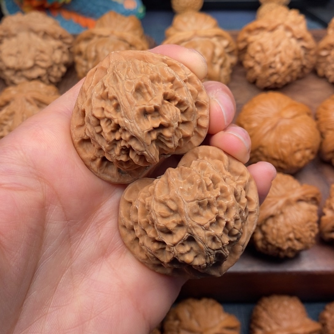 文玩核桃把件42全品桃心宫灯，精配毕业对