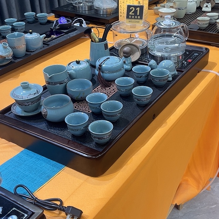 茶盘的形状有着类似花香