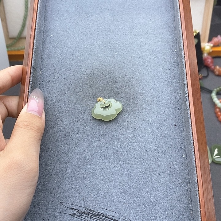 和田玉吊坠(不含链)18K金镶嵌