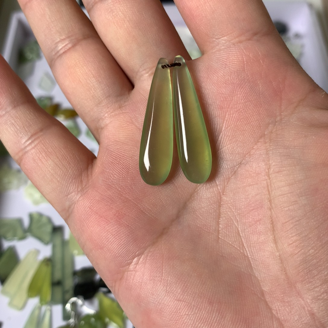 未镶嵌蛇纹石玉耳环