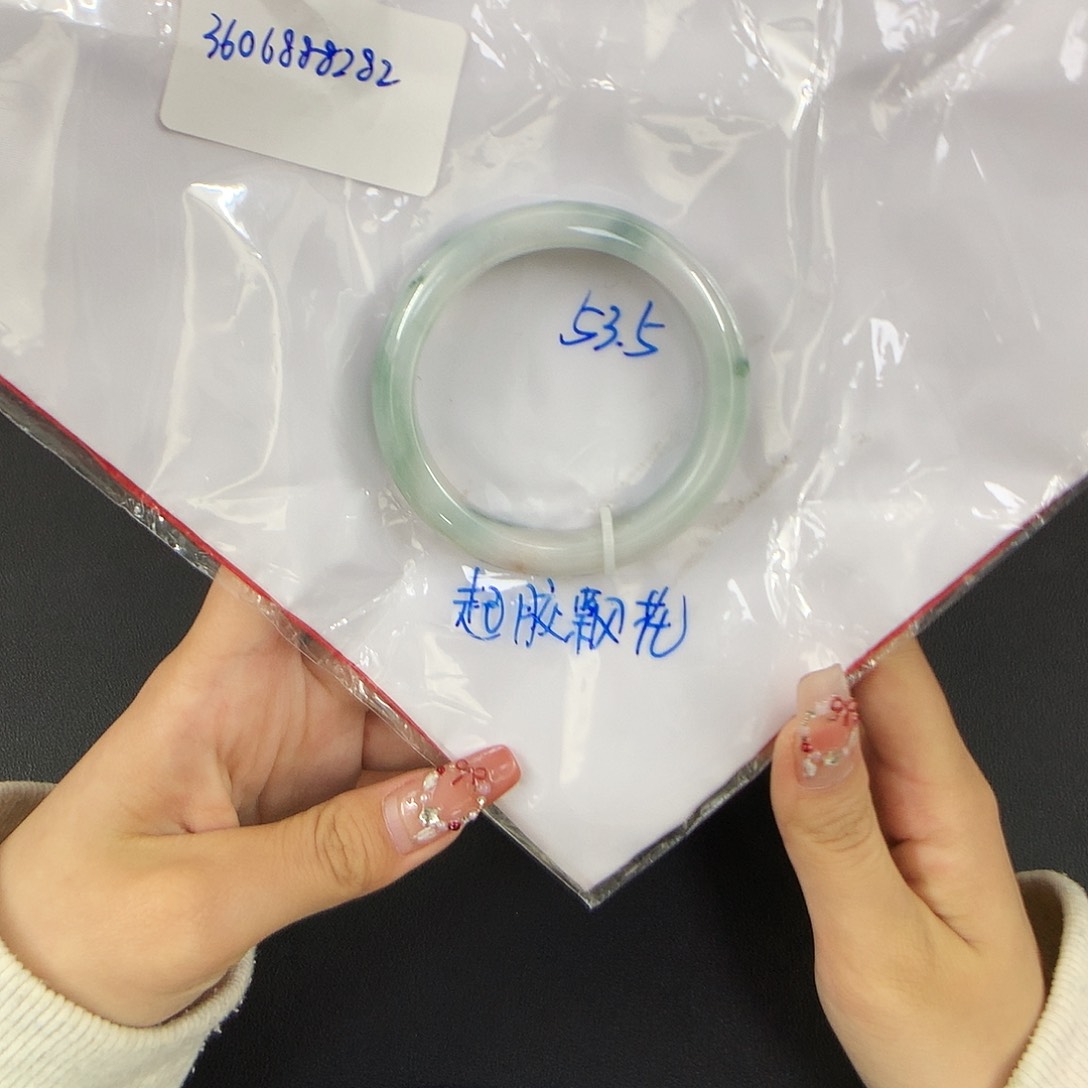 翡翠手镯未镶嵌天然缅甸翡翠手镯