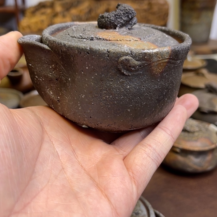 自***人备前烧作品大饗仁堂，微瑕