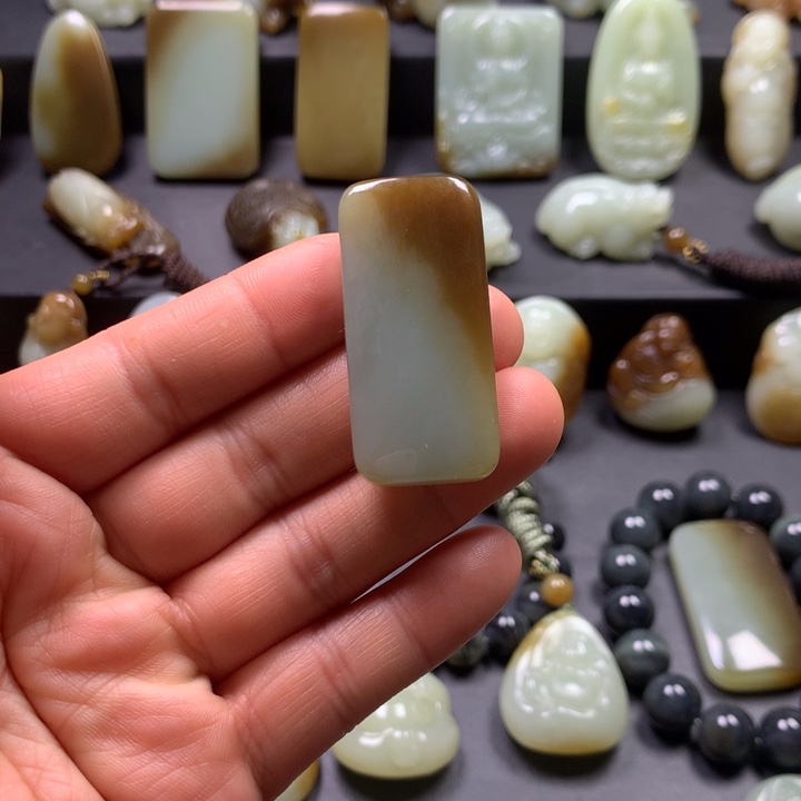 和田玉（糖玉）颈饰未镶嵌