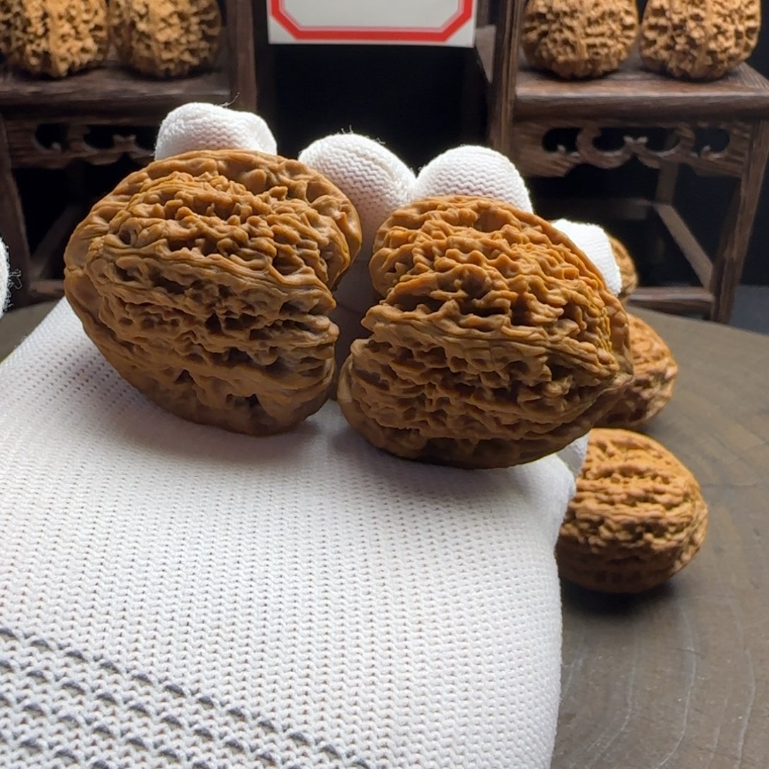 文玩核桃吊坠39三角炮弹奥迪