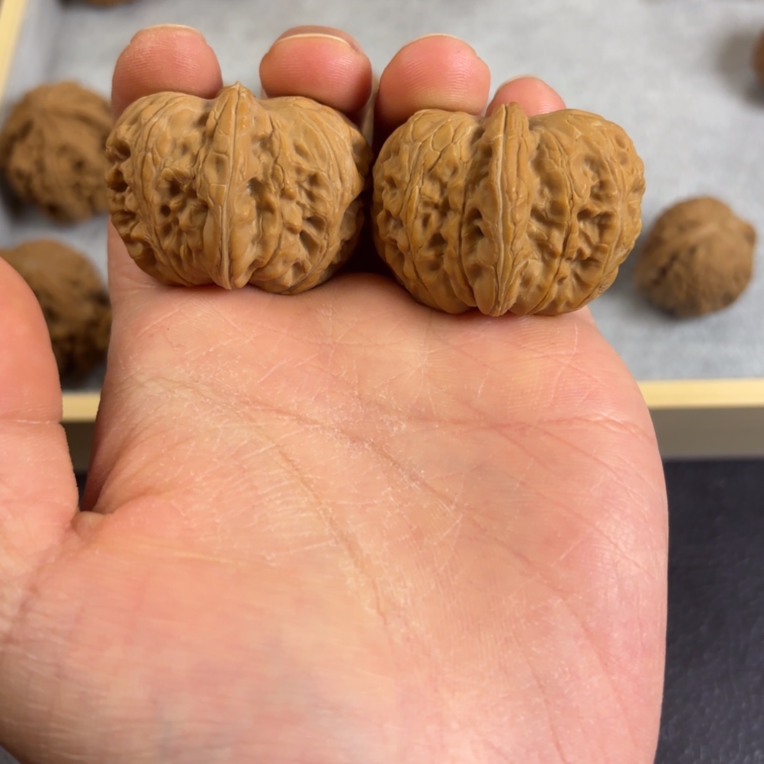 文玩核桃吊坠元宝