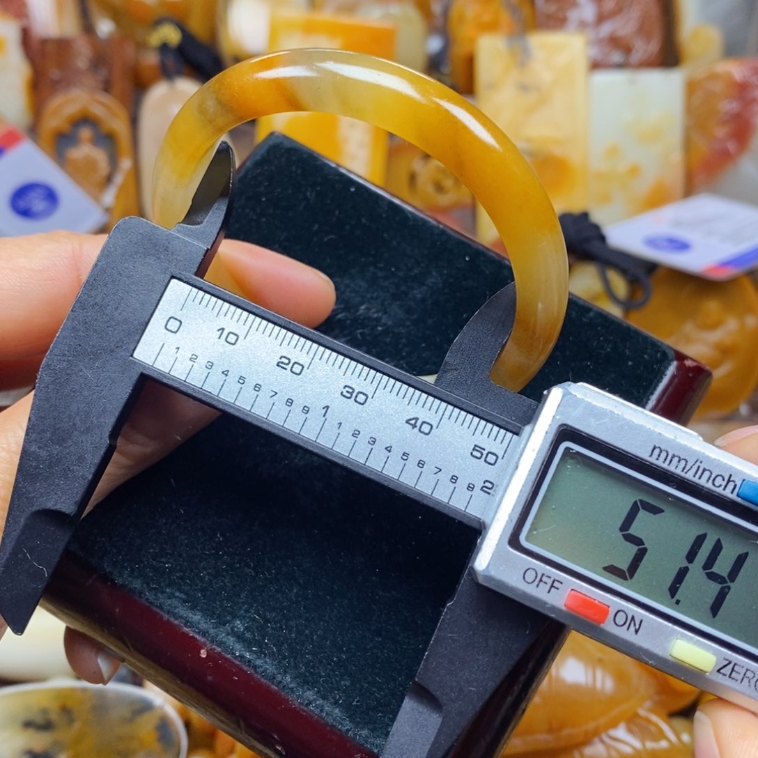 石英质玉颈饰未镶嵌