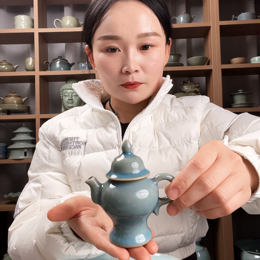 天蓝釉水小酒壶福利品