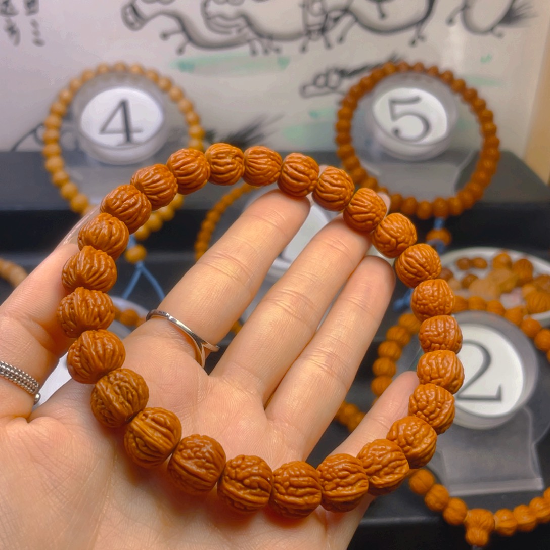 吊坠桃核1.222222222222222