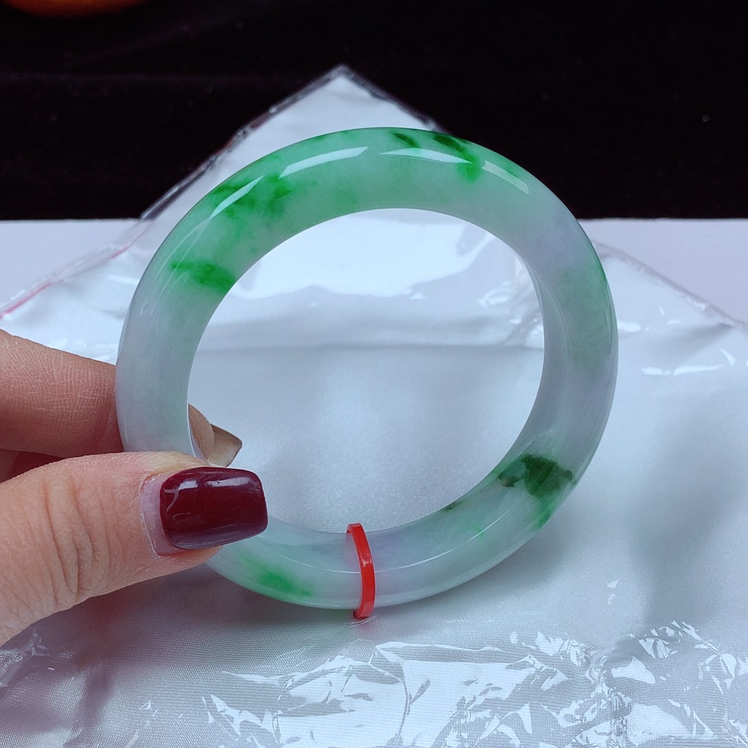 翡翠手镯未镶嵌翡翠