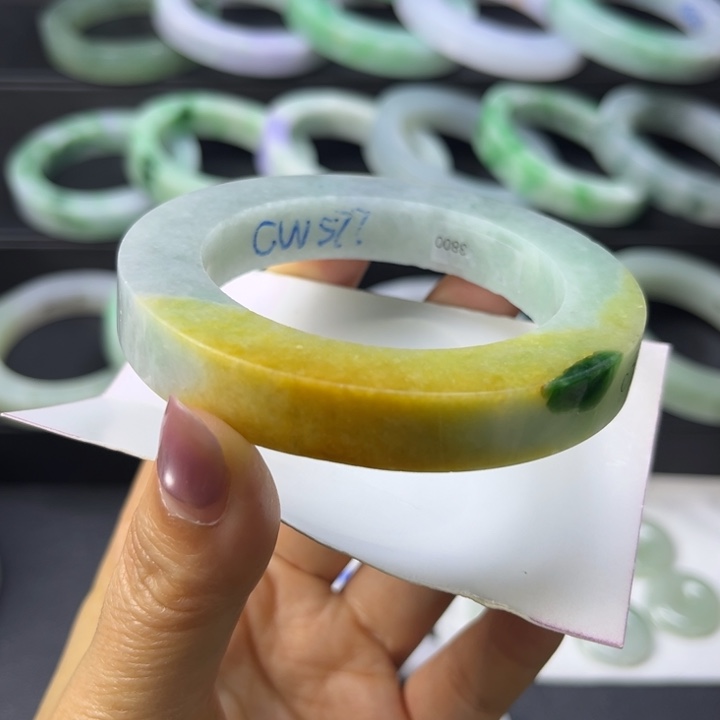 定制翡翠未镶嵌手镯