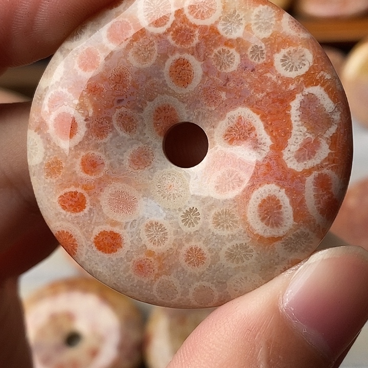 陌***暄硅化玉未镶嵌颈饰